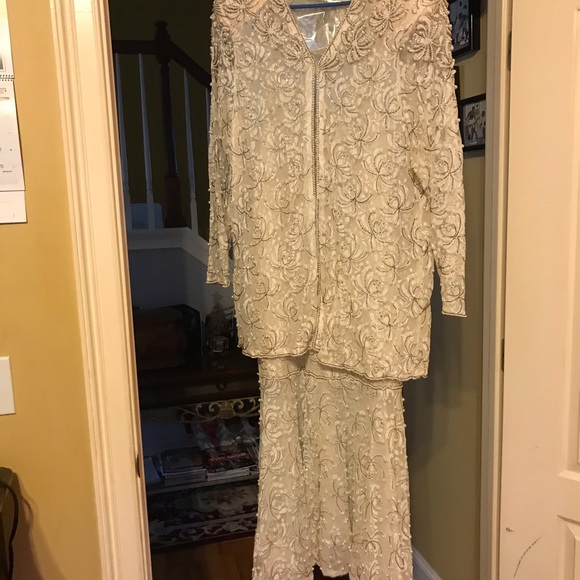 Dress - Picture 4 of 4